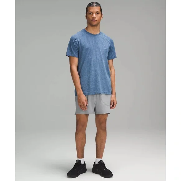 New Lululemon License to Train Linerless Short 7" in Rhino Grey Medium - Picture 5 of 5